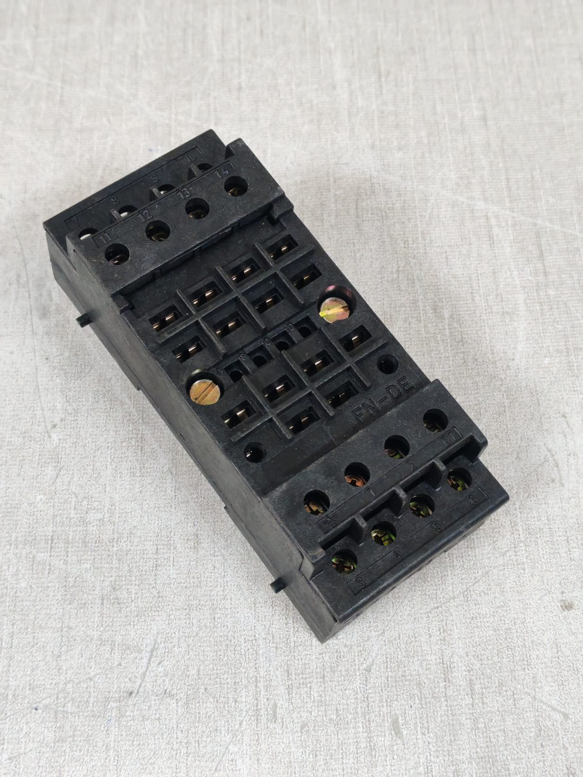Siemens 7XP9013-0 SIEMENS 7XP9013-0 SURFACE MOUNTING SOCKET 6
