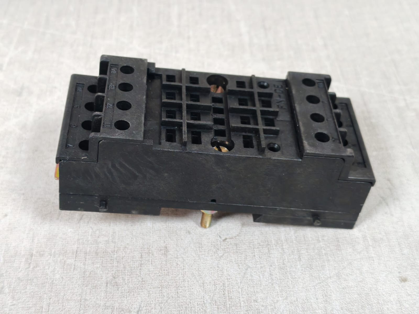 Siemens 7XP9013-0 SIEMENS 7XP9013-0 SURFACE MOUNTING SOCKET 8