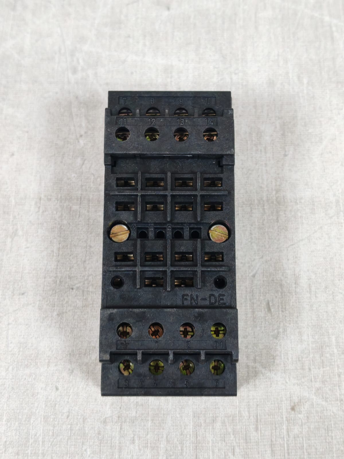 Siemens 7XP9013-0 SIEMENS 7XP9013-0 SURFACE MOUNTING SOCKET 9