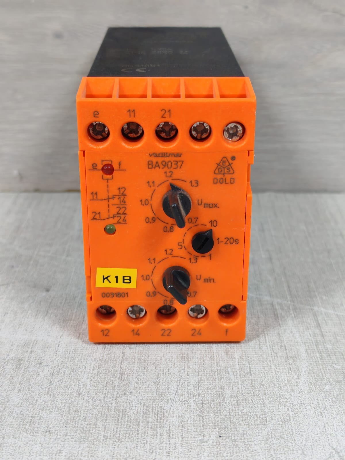 E.DOLD & SOHNE BA9037-12/011 RELAY AC 127V