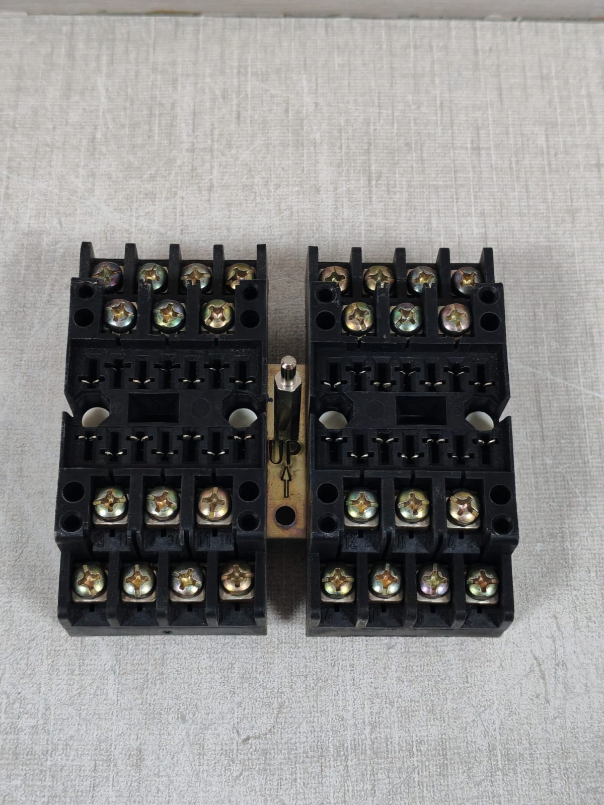 Mors Smitt V93 SMITT V93 RELAY SOCKET (BLACK) 10