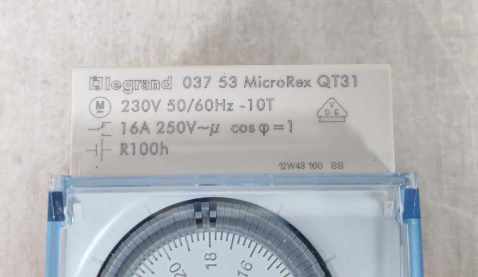 Legrand QT31 LEGRAND 03753 MICROREX QT31 TIME SWITCH 230V 4