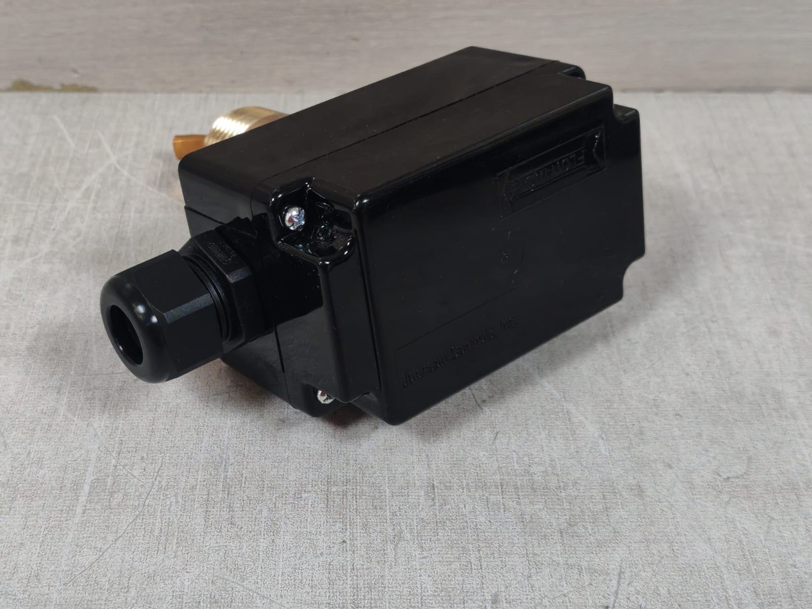 Johnson Controls F61TB-9100 JOHNSON CONTROLS F61TB-9100 LIQUID FLOW SWITCH 5