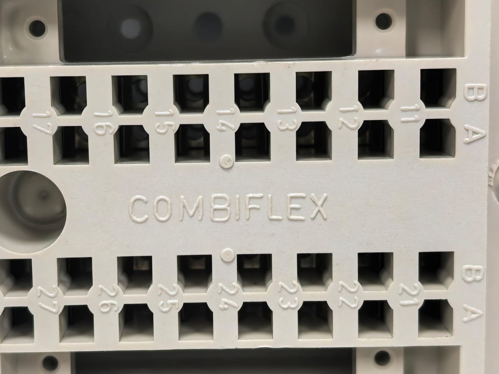 ABB RK924 ABB RX4 RK924 0002 COMBIFLEX TERMINAL BASE SOCKET 2