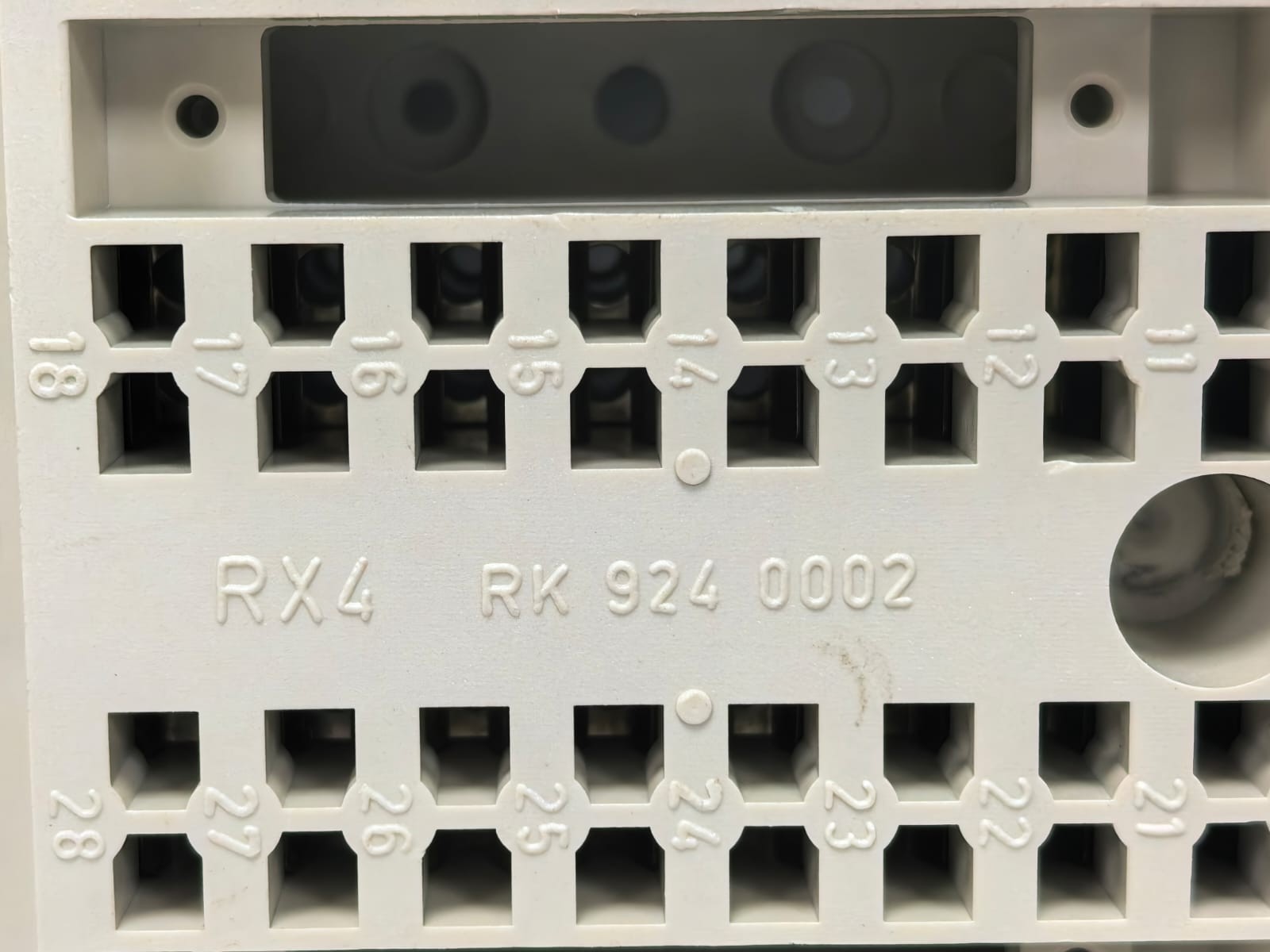 ABB RK924 ABB RX4 RK924 0002 COMBIFLEX TERMINAL BASE SOCKET 3