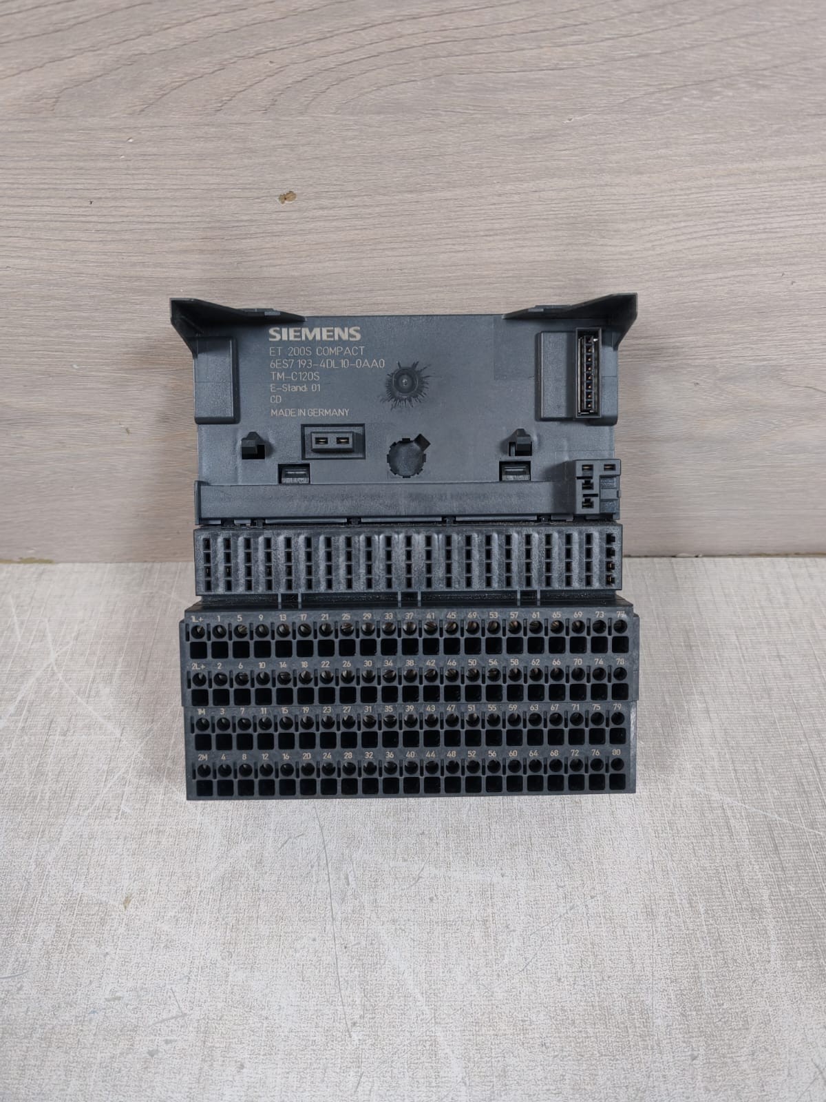 Siemens 6ES7 193-4DL10-0AA0 SIEMENS ET 200S COMPACT 6ES7 193-4DL10-0AA0 TM-C120S E-STAND 01 TERMINAL MODULE 2