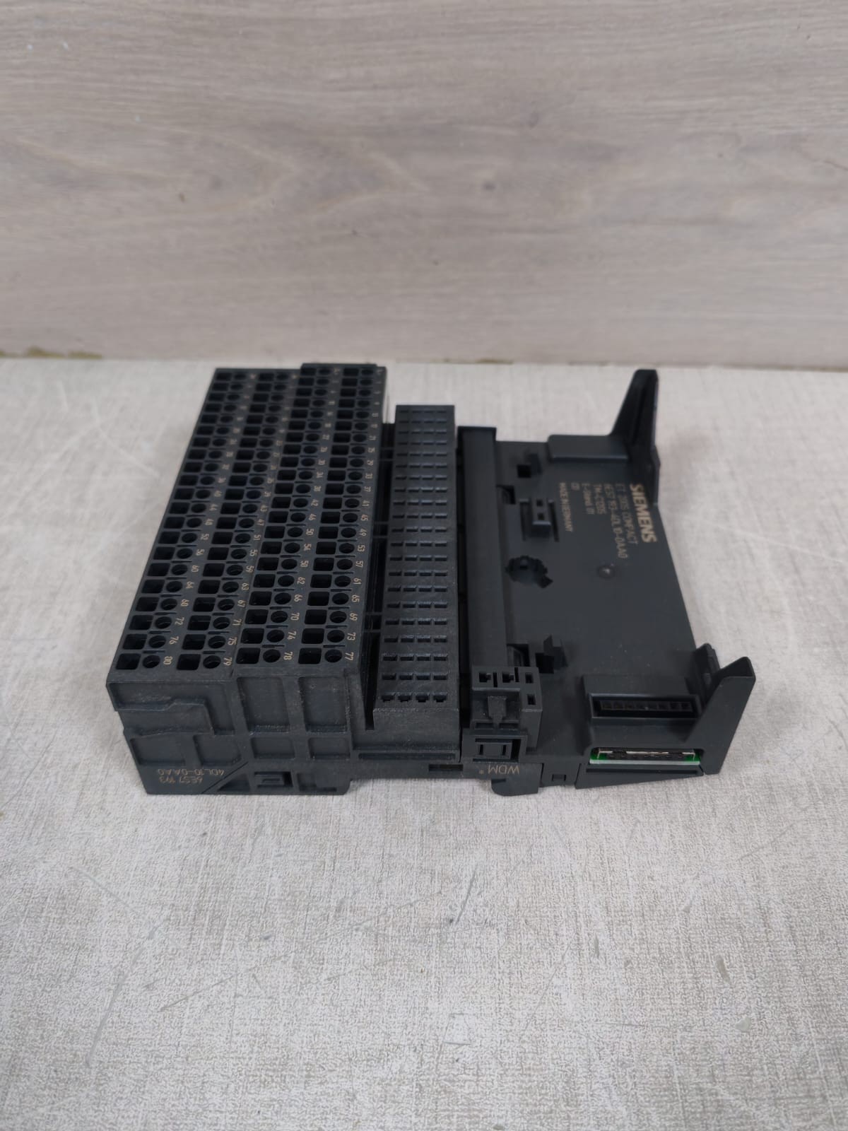 Siemens 6ES7 193-4DL10-0AA0 SIEMENS ET 200S COMPACT 6ES7 193-4DL10-0AA0 TM-C120S E-STAND 01 TERMINAL MODULE 7