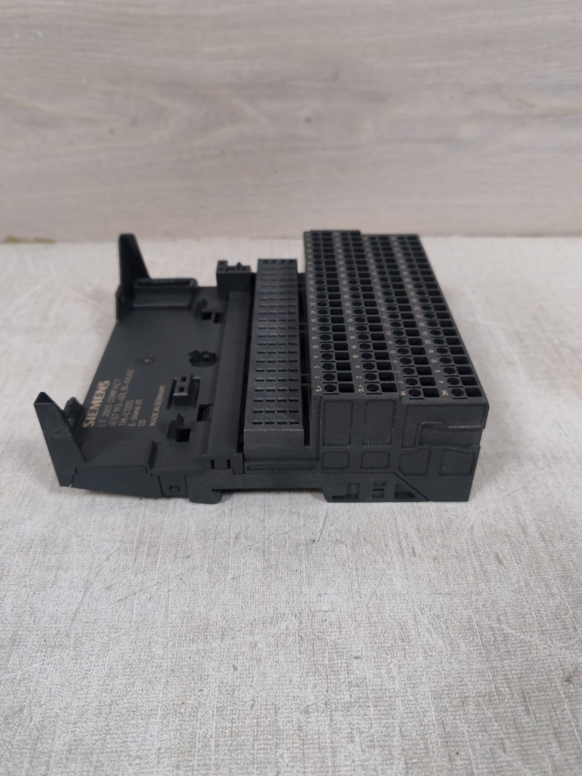 Siemens 6ES7 193-4DL10-0AA0 SIEMENS ET 200S COMPACT 6ES7 193-4DL10-0AA0 TM-C120S E-STAND 01 TERMINAL MODULE 8