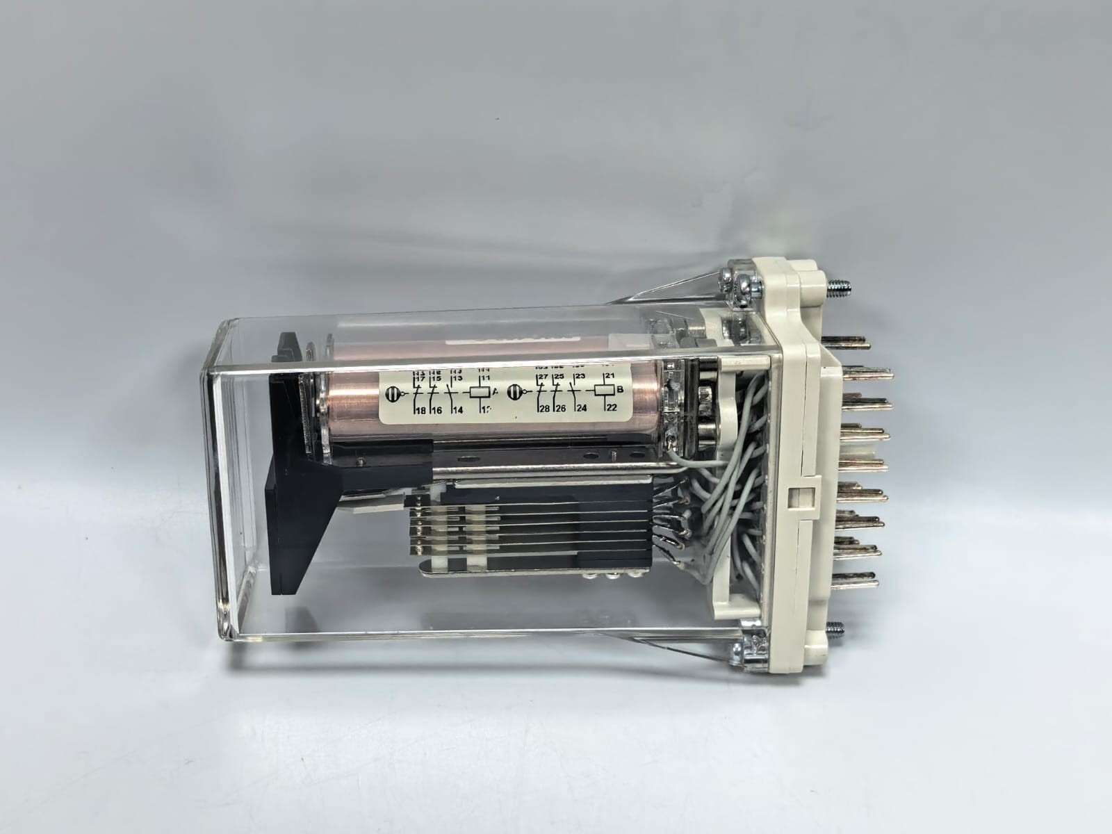 ABB RXSF 1 RK 271 019-AH ABB RXSF 1 RK 271 019-AH COMBIFLEX SIGNAL FLAG RELAY 8