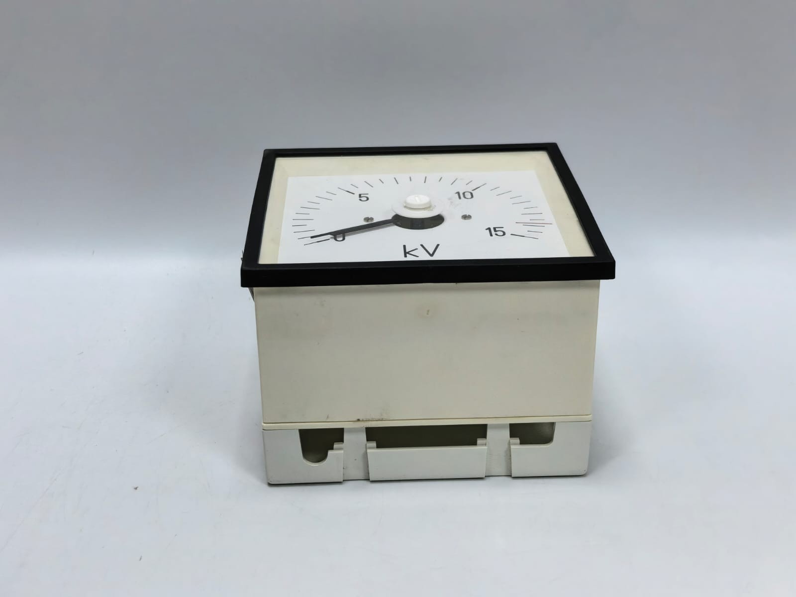 CEWE CLR96 CEWE INSTRUMENTS CLR96 VOLT ANALOG PANEL METER 9489 0-15KV 4