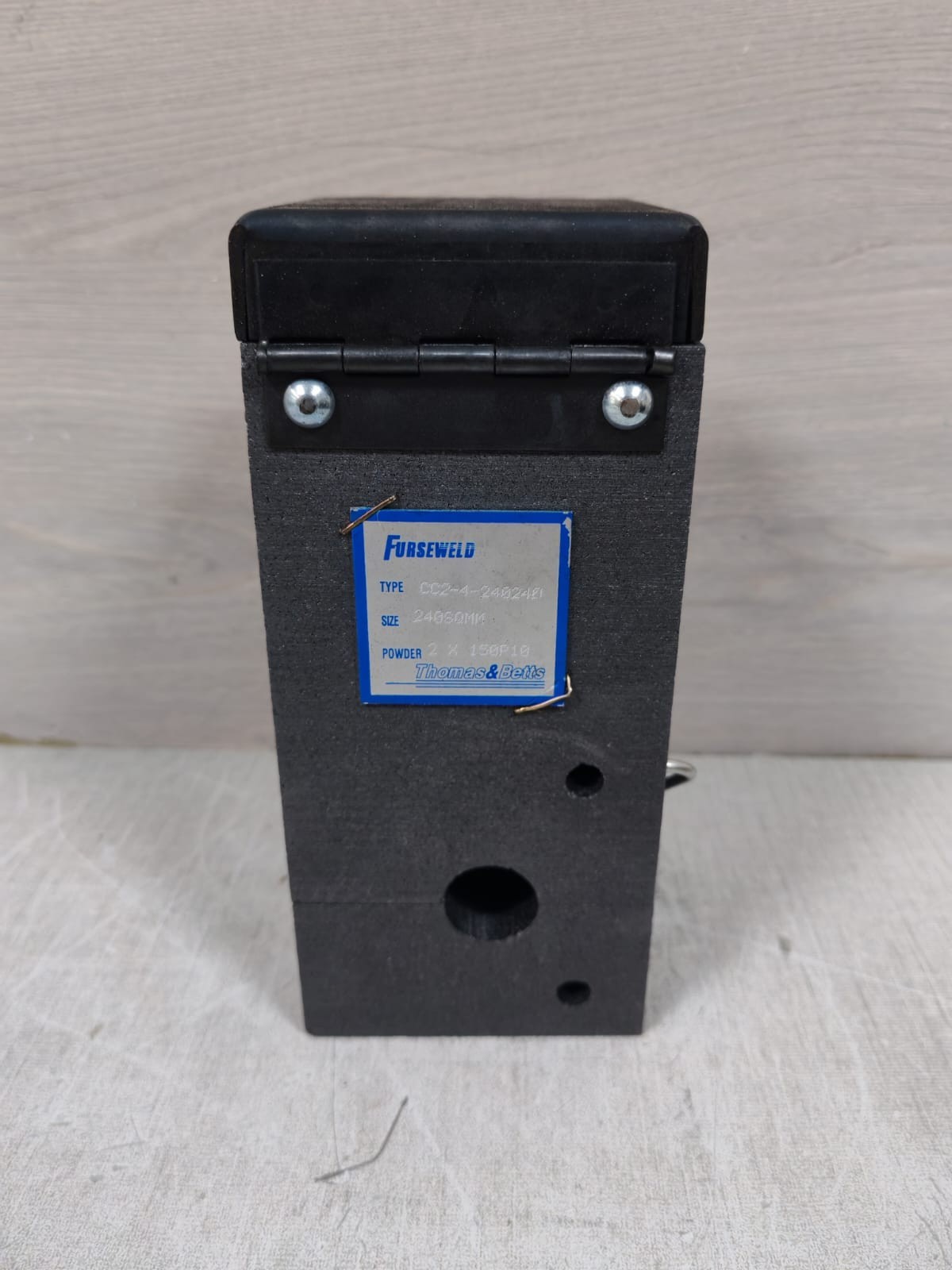 THOMAS & BETTS FURSEWELD CC2-4-240240 THOMAS & BETTS FURSEWELD CC2-4-240240 240SQMM CABLE 2
