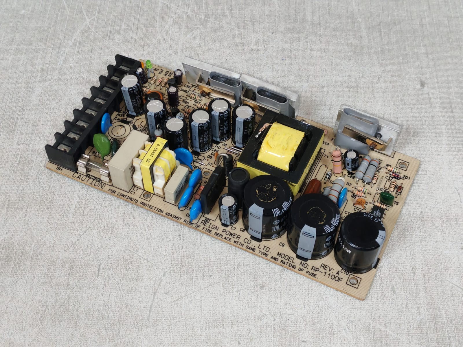 REIGN POWER RP-1100F REIGN POWER CO. RP-1100F POWER SUPPLY 2