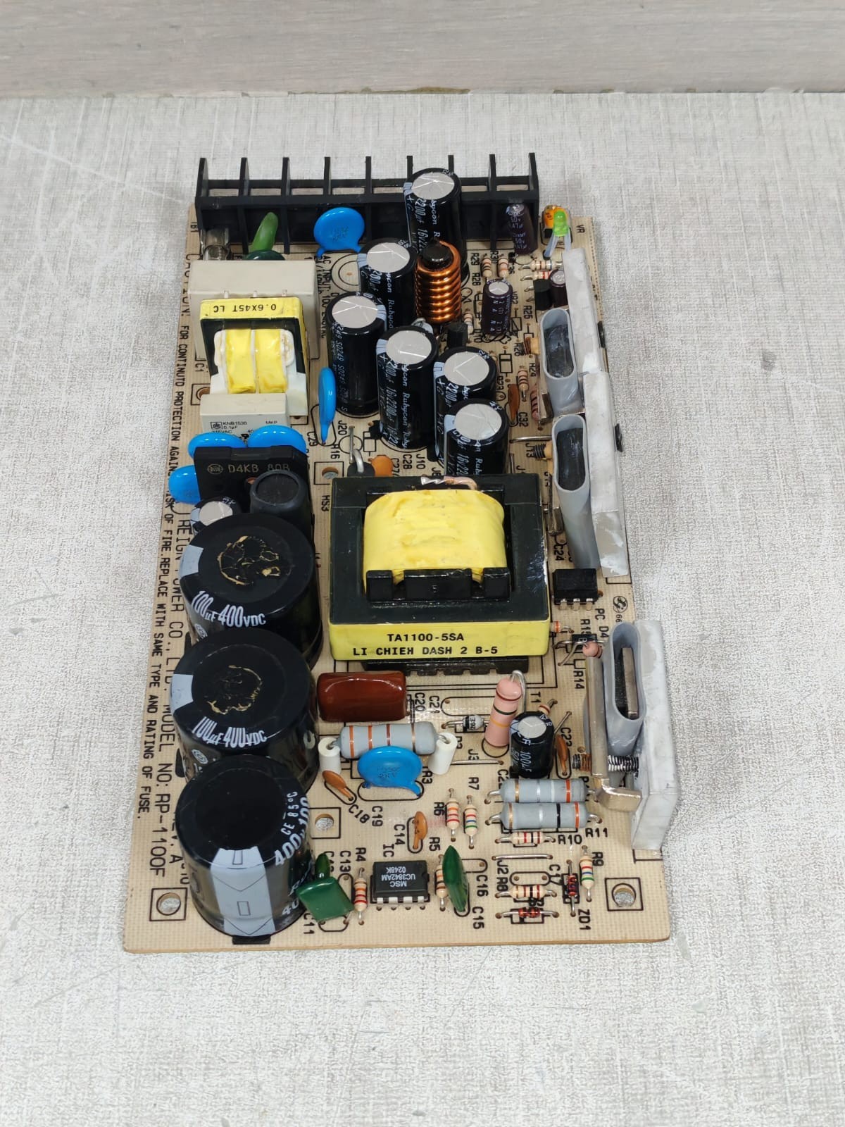 REIGN POWER RP-1100F REIGN POWER CO. RP-1100F POWER SUPPLY 3