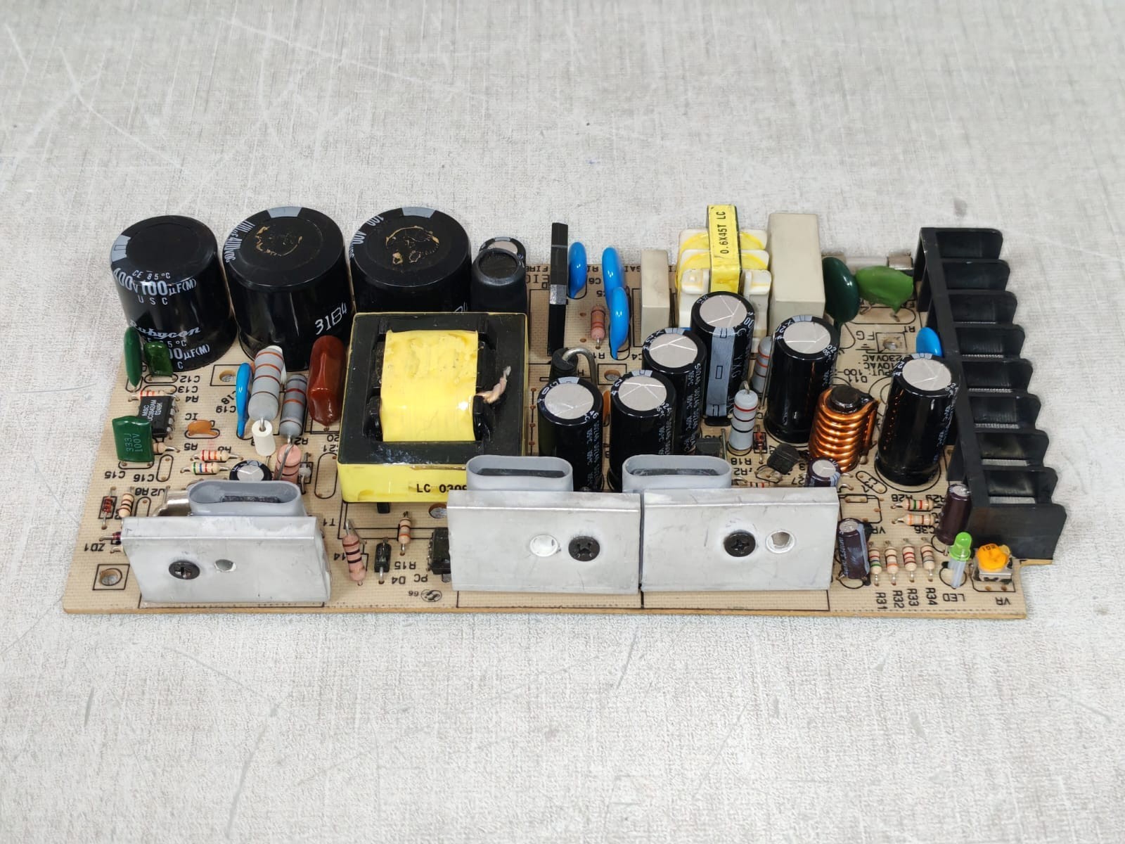 REIGN POWER RP-1100F REIGN POWER CO. RP-1100F POWER SUPPLY 8