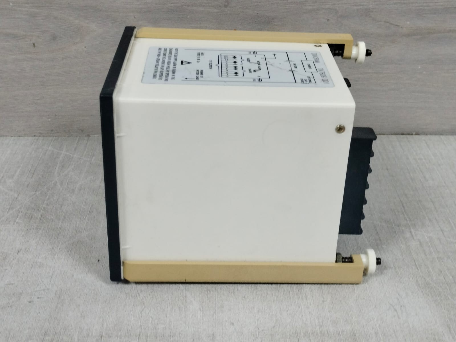 Areva ALARM-300 AREVA BA322010006A BATTERY ALARM 300 220V 8