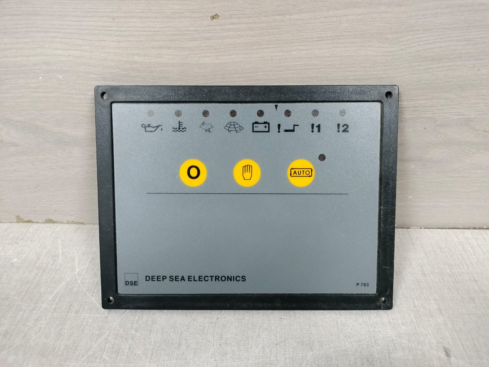 DEEP SEA ELECTRONICS 0703-003-200 570122 DEEP SEA ELECTRONICS P703 0703-003-200 V.1.0 GENERATOR CONTROLLER 3