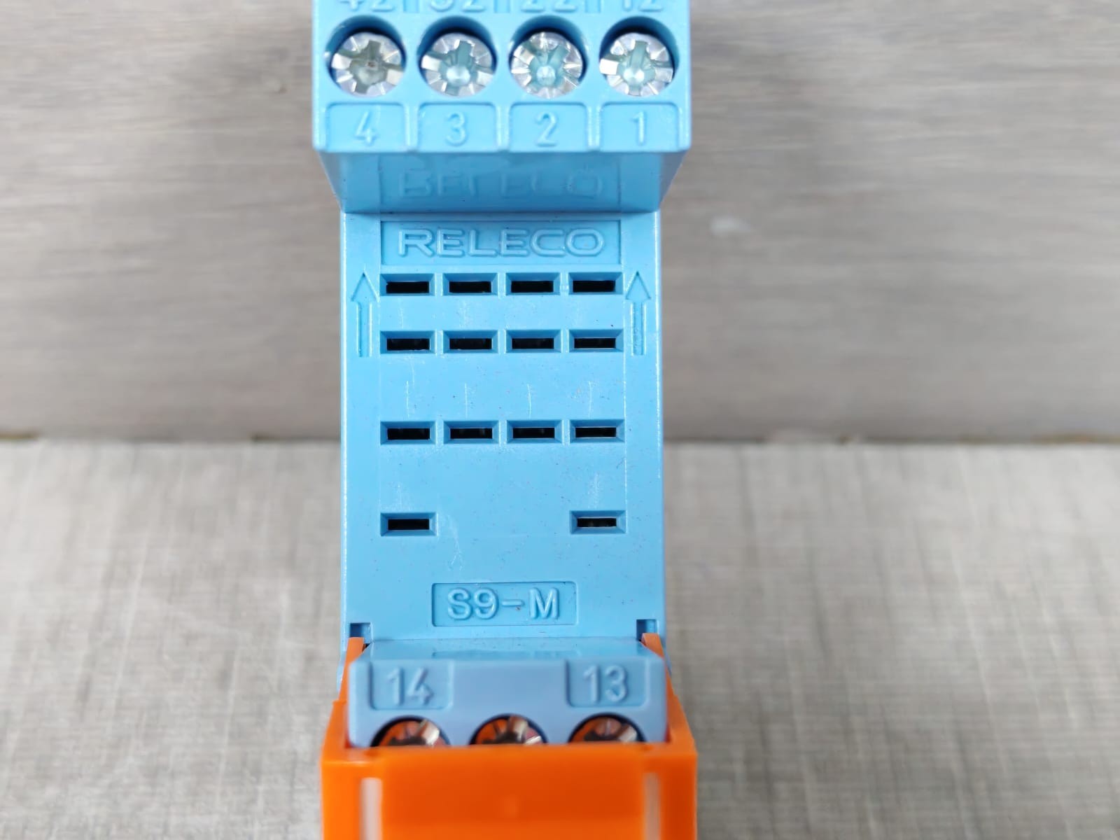 COMAT RELECO S9-M COMAT RELECO S9-M RELAY SOCKET 250V 4