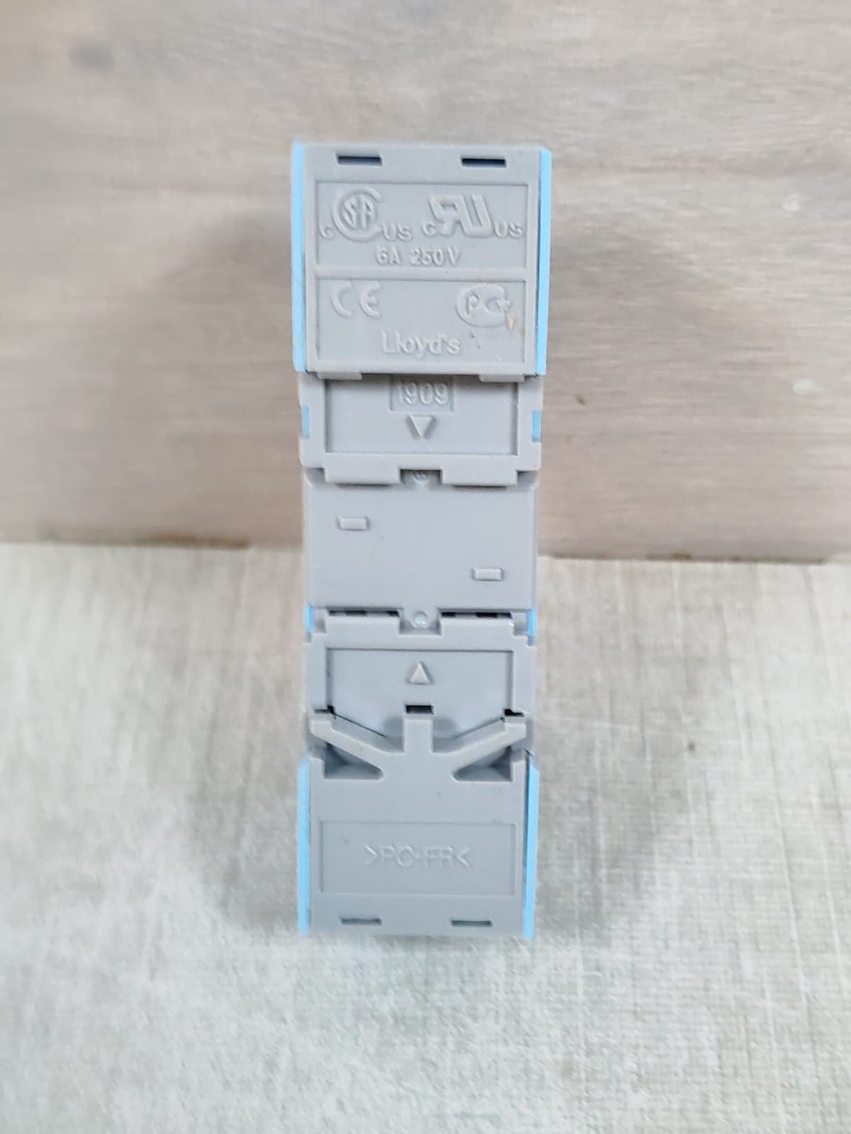 COMAT RELECO S9-M COMAT RELECO S9-M RELAY SOCKET 250V 9