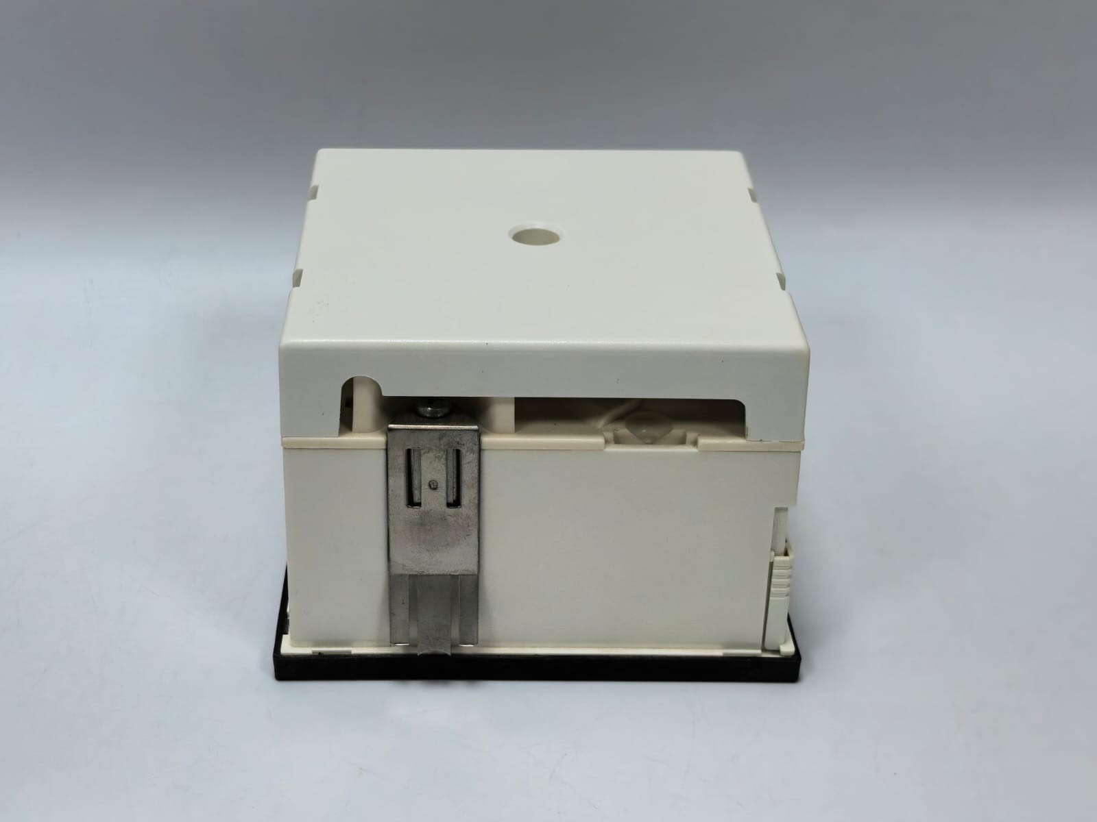 CEWE INSTRUMENTS CLR96 CEWE INSTRUMENTS CLR96 VOLT ANALOG PANEL METER 9460 0-1440A 5