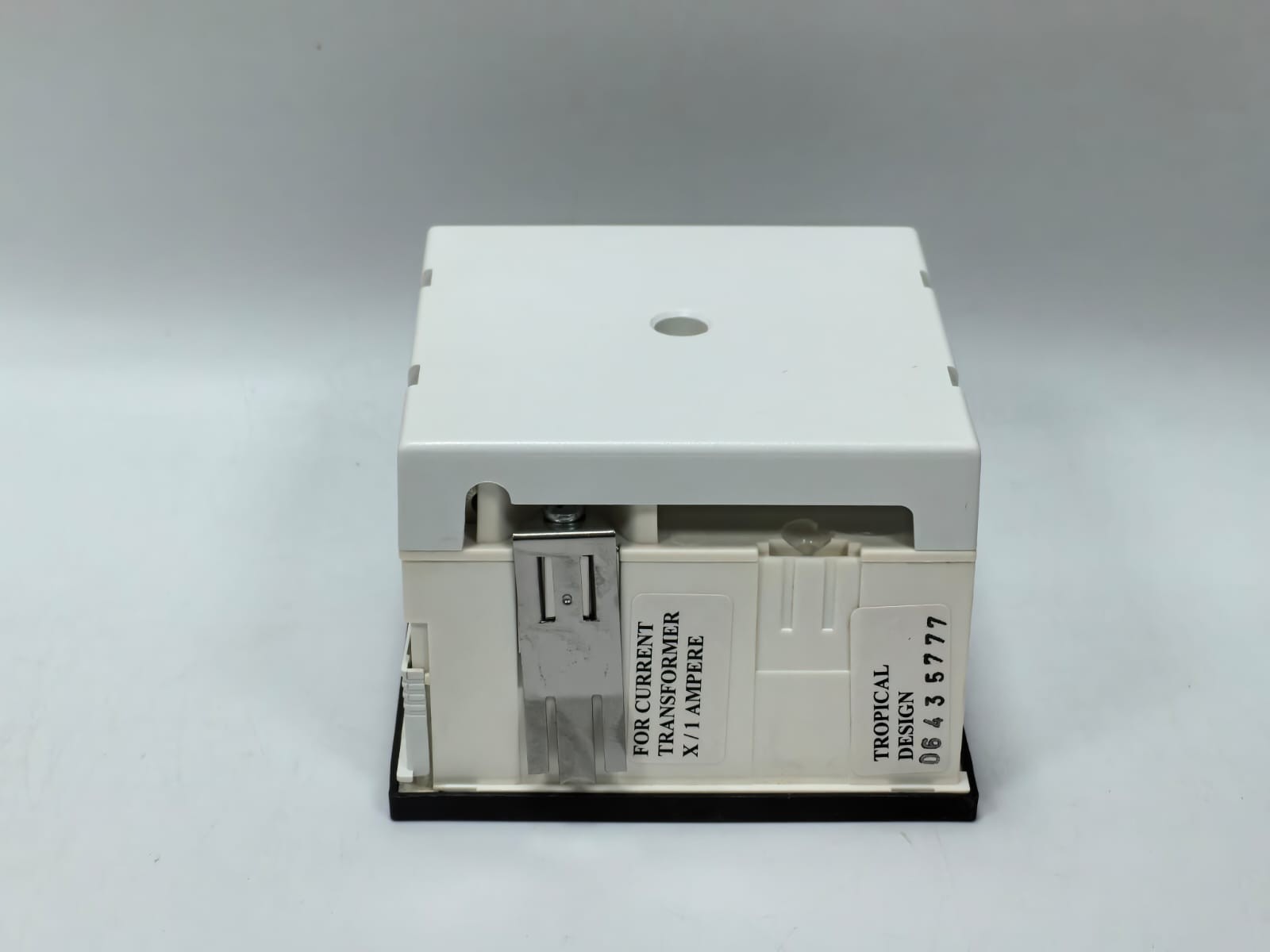 CEWE CLR96 CEWE INSTRUMENTS CLR96 VOLT ANALOG PANEL METER 9460 0-3000A, 2500/1A 60HZ 3