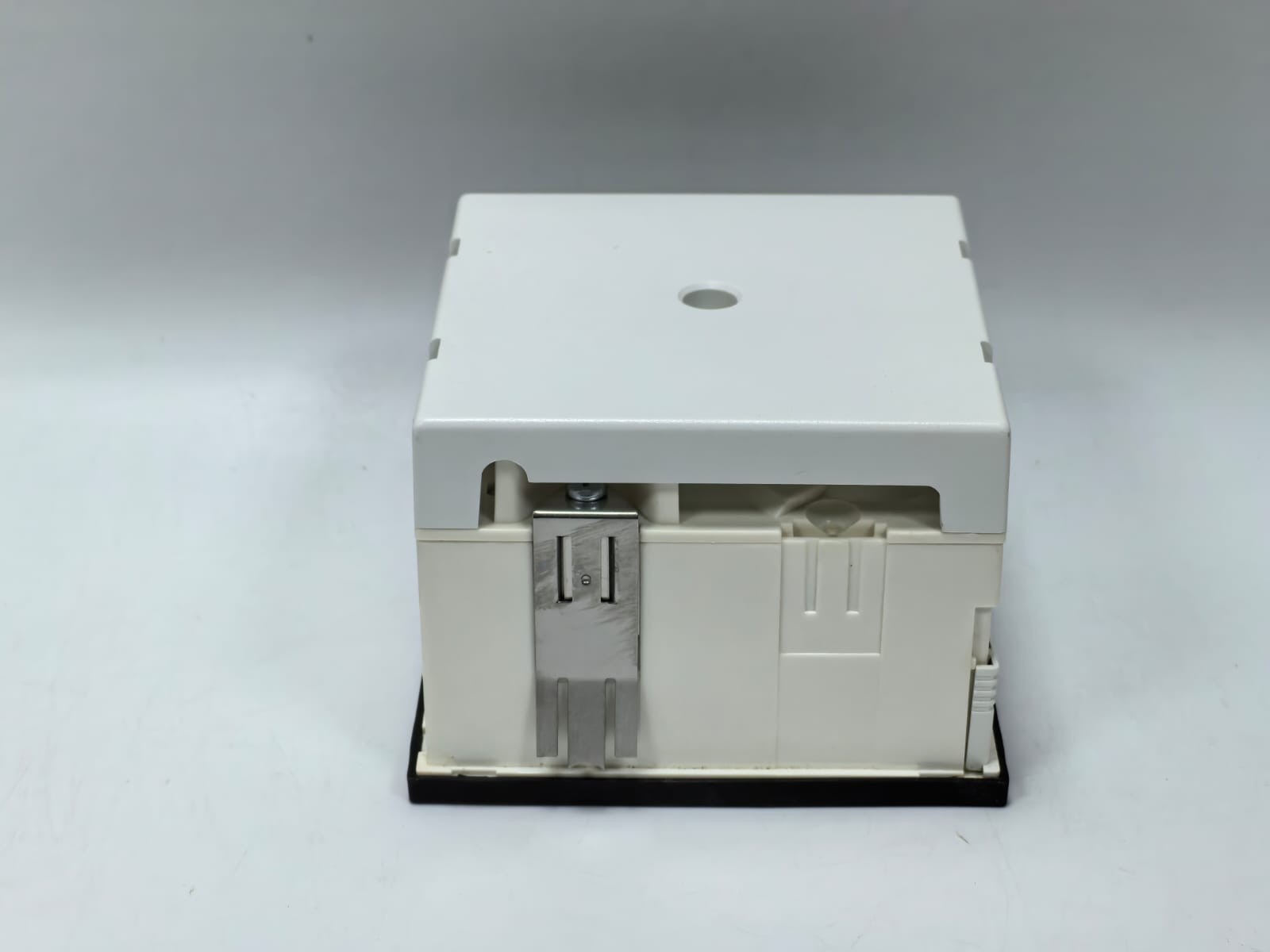 CEWE CLR96 CEWE INSTRUMENTS CLR96 VOLT ANALOG PANEL METER 9460 0-3000A, 2500/1A 60HZ 4