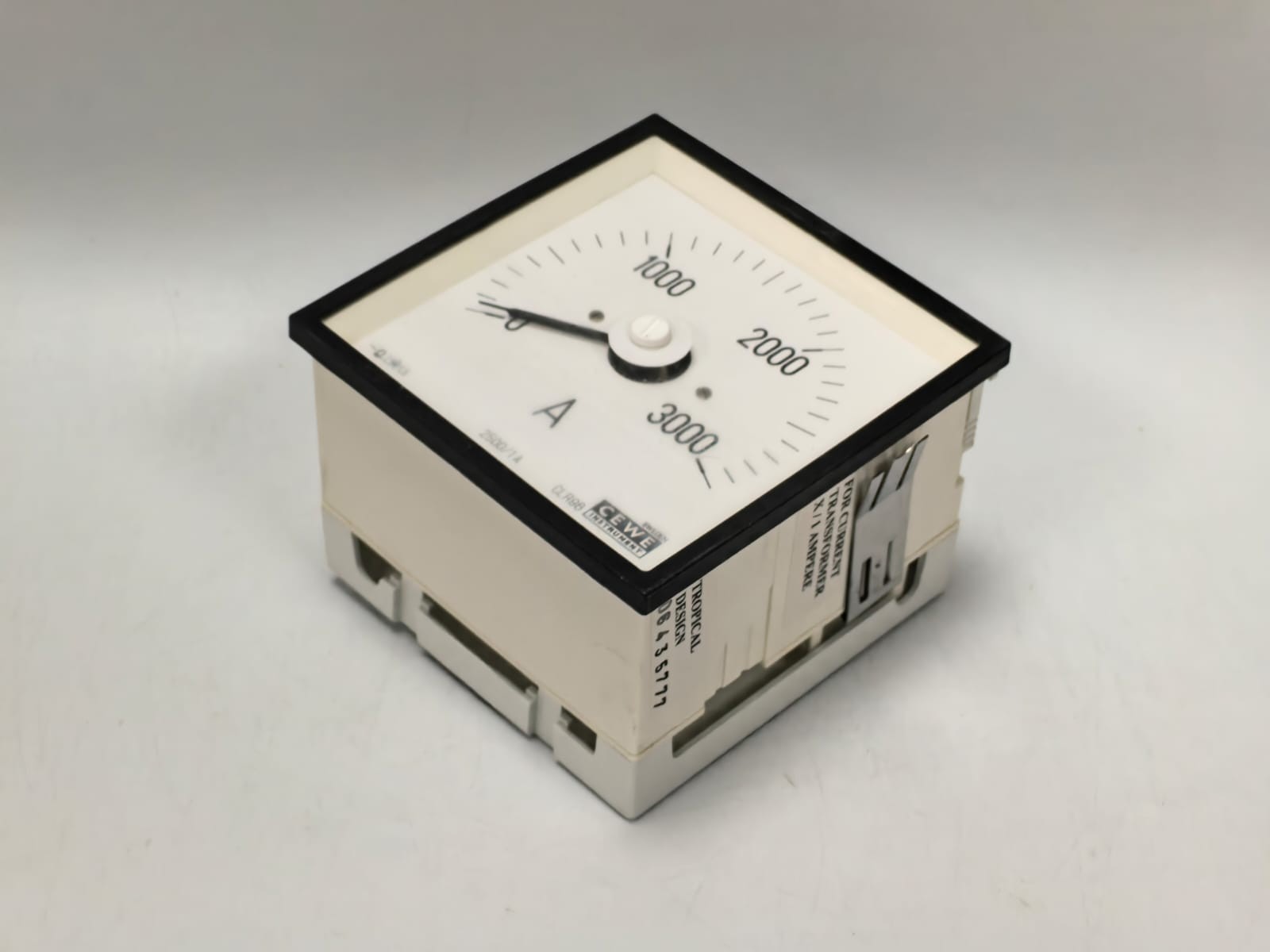 CEWE CLR96 CEWE INSTRUMENTS CLR96 VOLT ANALOG PANEL METER 9460 0-3000A, 2500/1A 60HZ 9