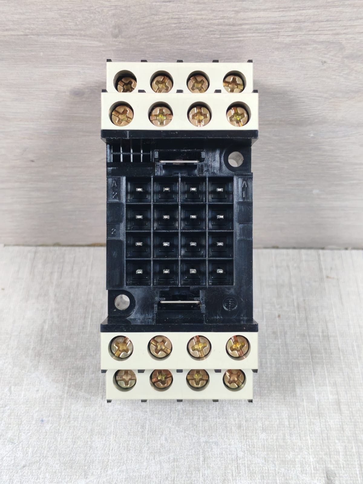Schneider Electric RHZ21 TELEMECANIQUE RHZ21 016403 PLUG-IN RELAY BASE 2