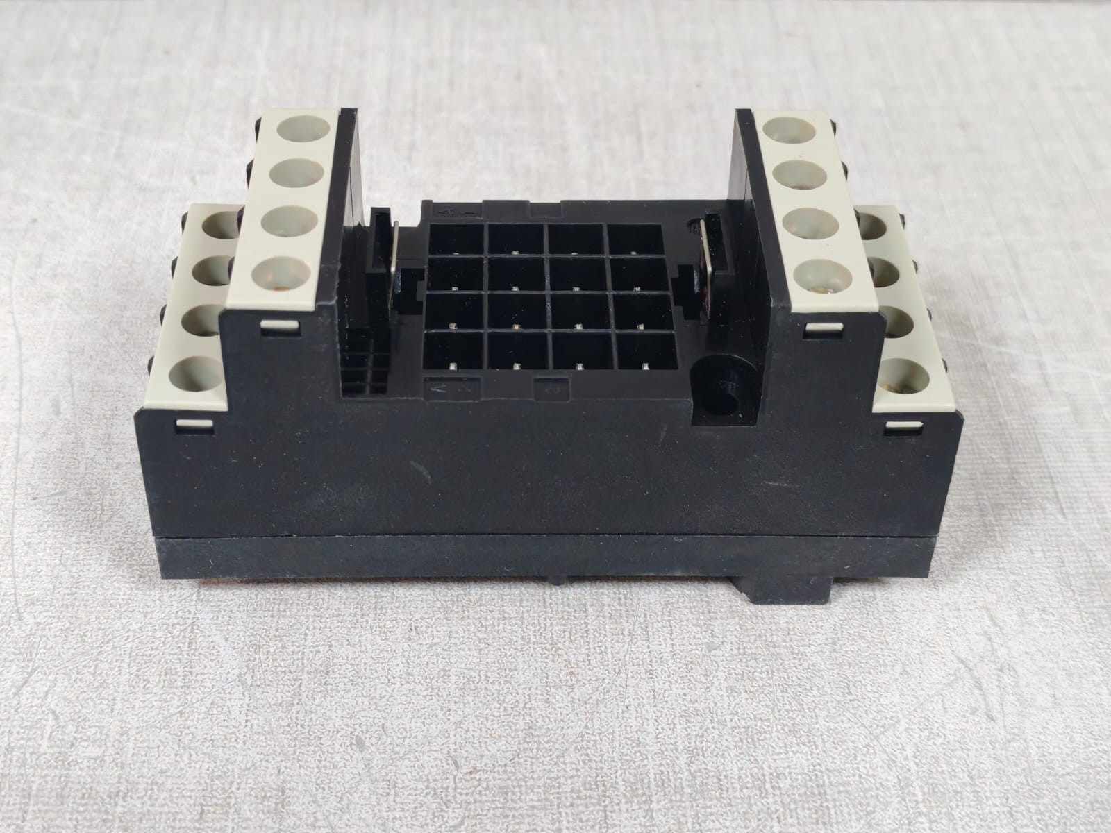 Schneider Electric RHZ21 TELEMECANIQUE RHZ21 016403 PLUG-IN RELAY BASE 5