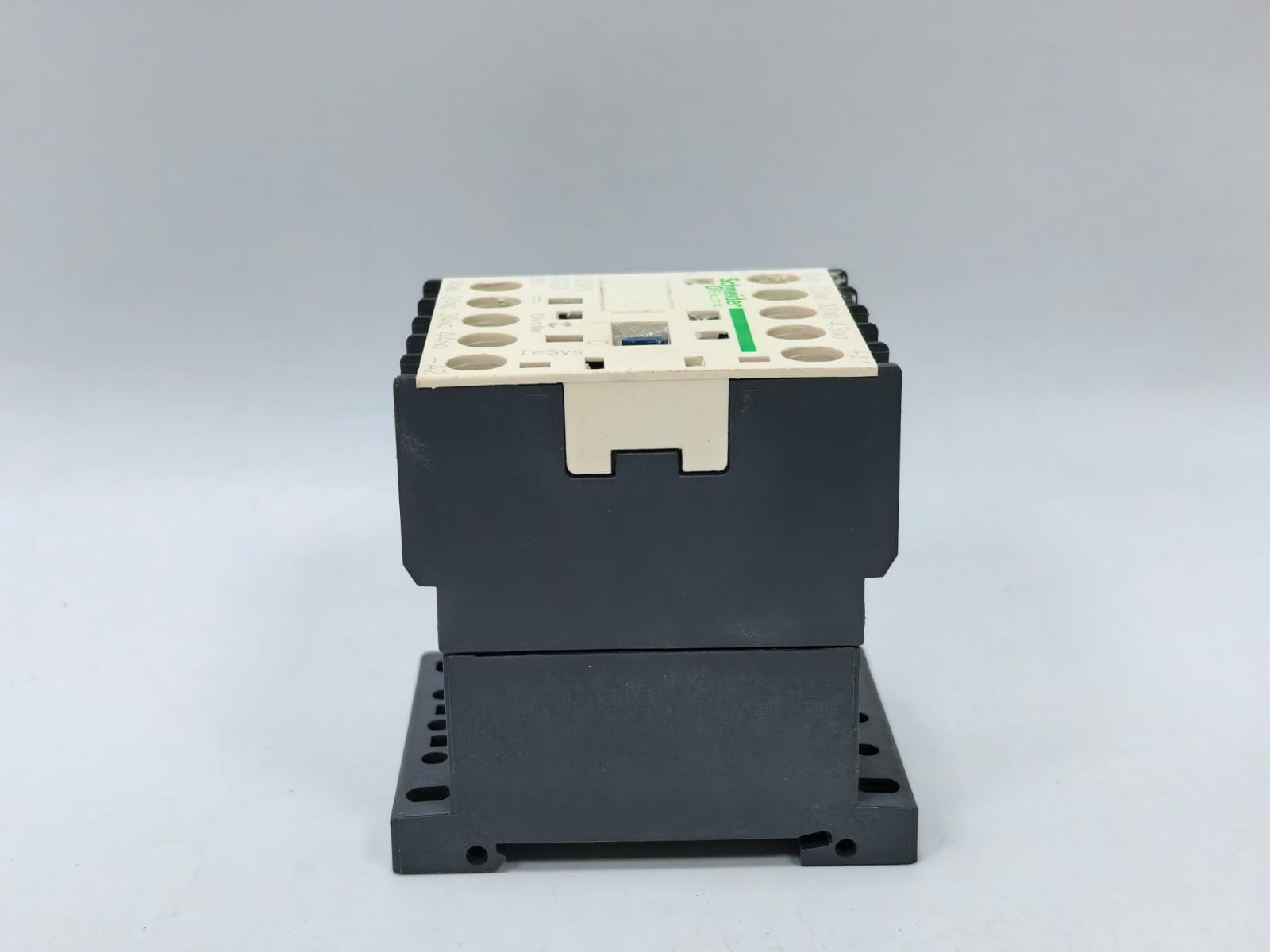 Schneider Electric CA3KN40GD SCHNEIDER ELECTRIC CA3KN40GD CONTROL RELAY 6