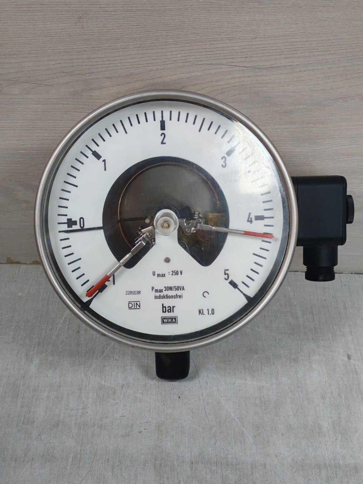WIKA 212.20.160 WIKA 212.20.160 PRESSURE GAUGE WITH ALARM CONTACTS 821.112 2