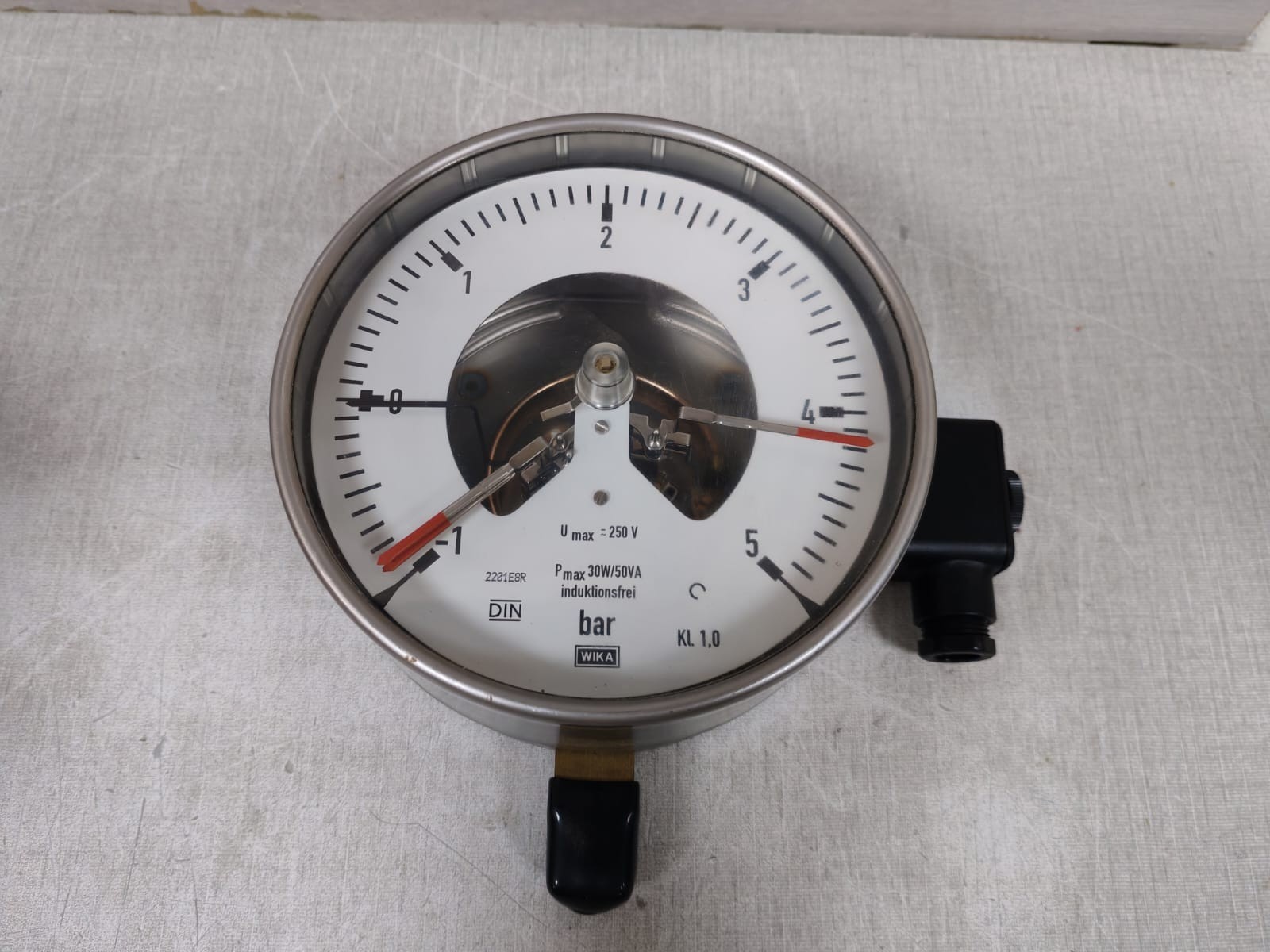 WIKA 212.20.160 WIKA 212.20.160 PRESSURE GAUGE WITH ALARM CONTACTS 821.112 4