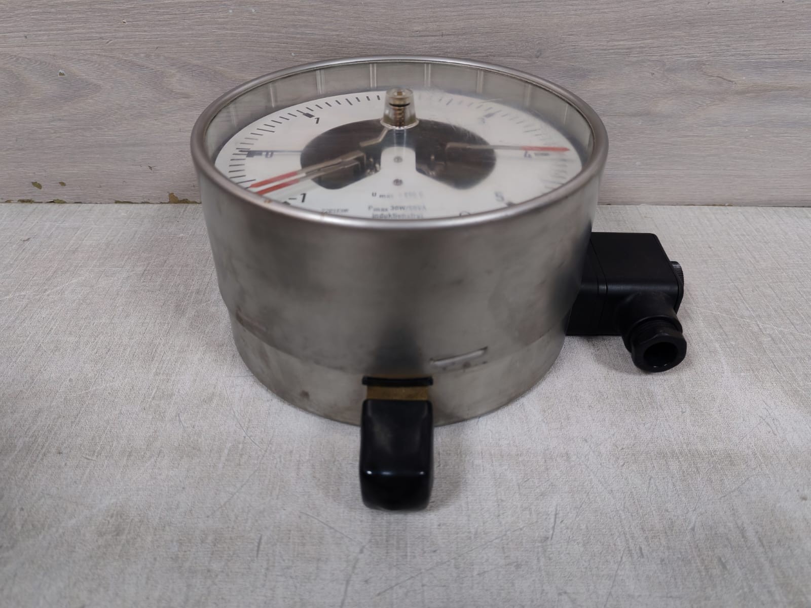 WIKA 212.20.160 WIKA 212.20.160 PRESSURE GAUGE WITH ALARM CONTACTS 821.112 9