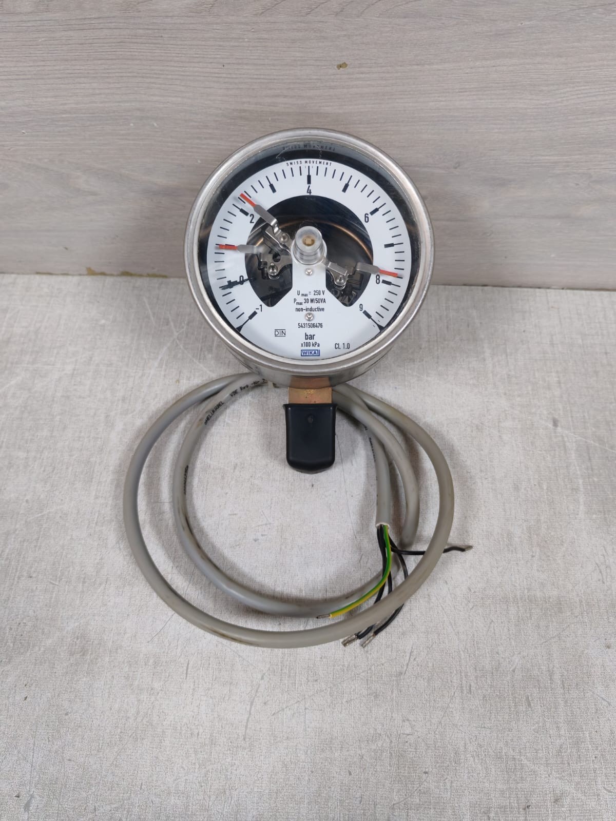 WIKA 212.20.100 PRESSURE GAUGE WITH ALARM CONTACTS 821.221