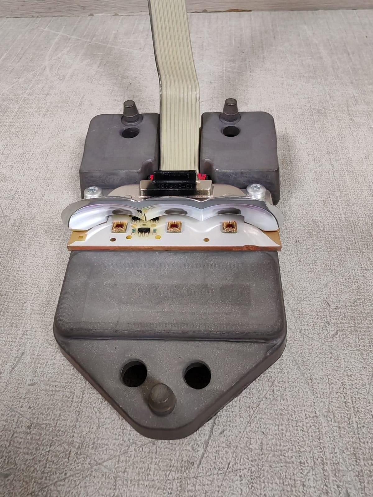 192 570-21 192 570-21 RED RUNWAY EDGE LIGHT 5