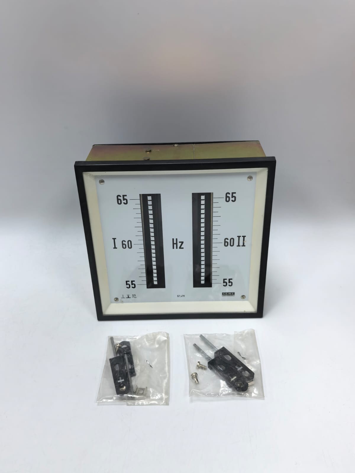 CEWE INSTRUMENTS FQ144/2 CEWE INSTRUMENTS FQ144/2 FREQUENCY METER 600V CAT II 2