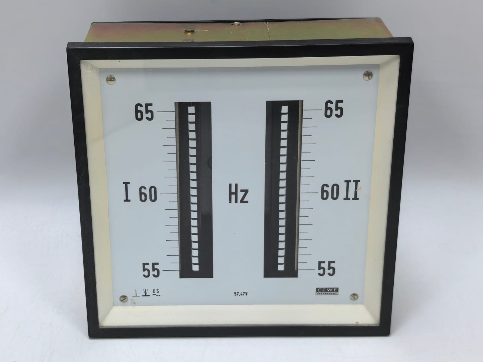 CEWE INSTRUMENTS FQ144/2 CEWE INSTRUMENTS FQ144/2 FREQUENCY METER 600V CAT II 3