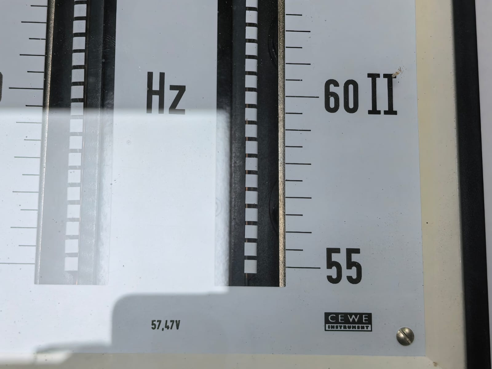CEWE INSTRUMENTS FQ144/2 CEWE INSTRUMENTS FQ144/2 FREQUENCY METER 600V CAT II 4