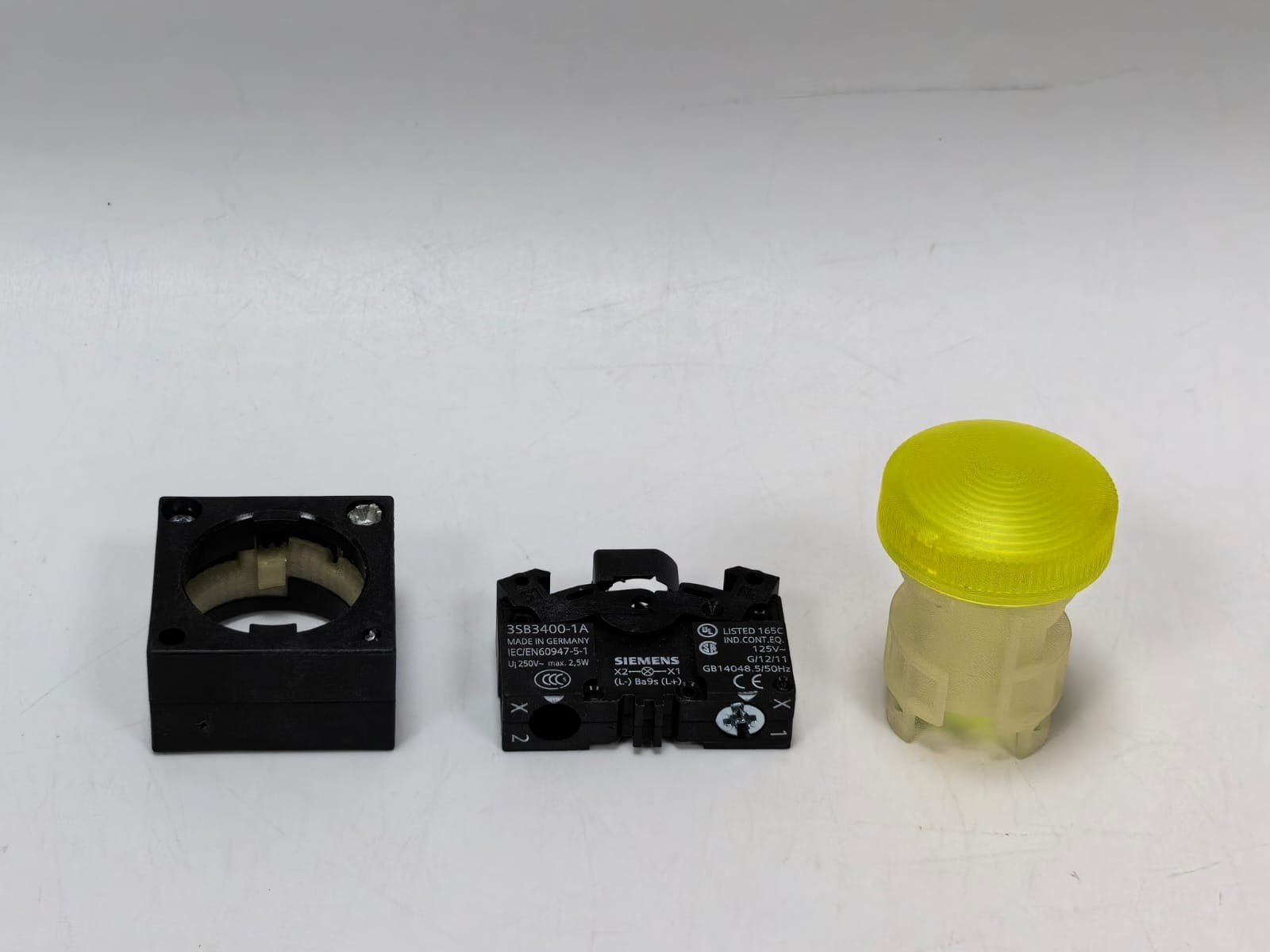 Siemens 3SB3 204-6BA60/ 3SB3400-1A SIEMENS 3SB3 204-6BA60/ 3SB3400-1A INDICATOR LIGHT 2
