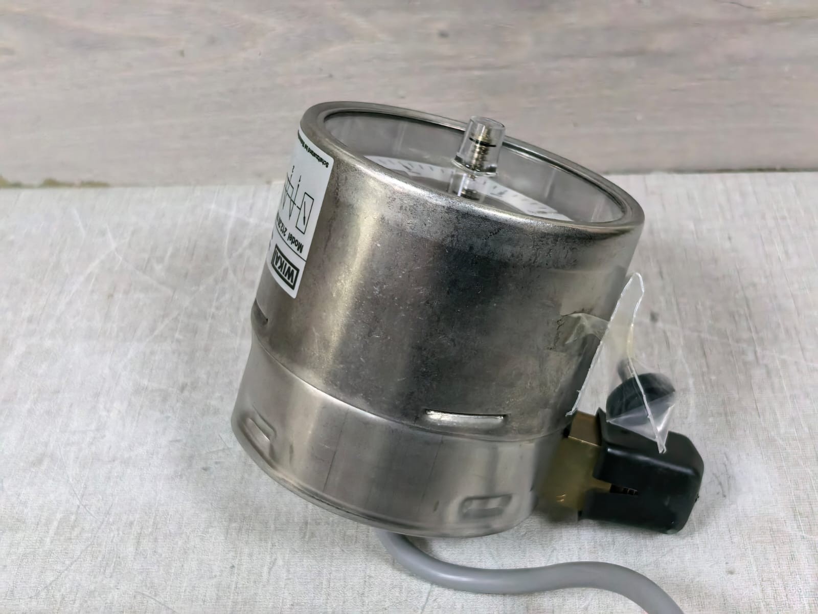 WIKA 212.20.100 821.221 WIKA 212.20.100 PRESSURE GAUGE WITH ALARM CONTACTS 821.221 6