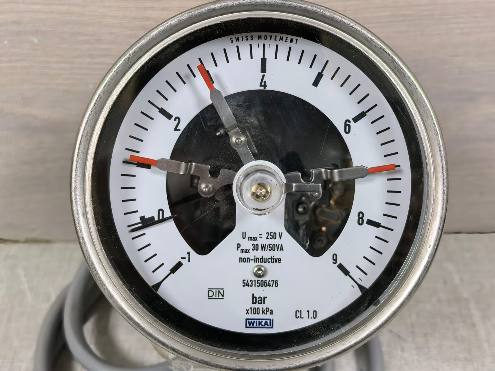 WIKA 212.20.100 821.221 WIKA 212.20.100 PRESSURE GAUGE WITH ALARM CONTACTS 821.221 8