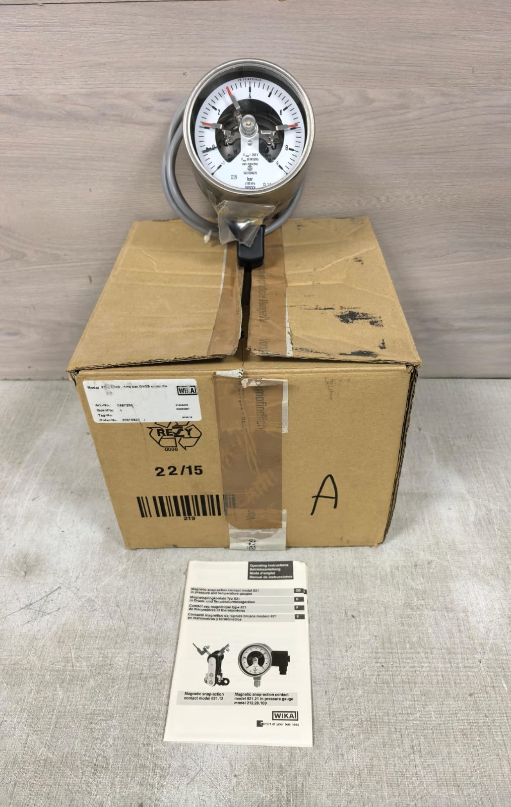 WIKA 212.20.100 PRESSURE GAUGE WITH ALARM CONTACTS 821.221
