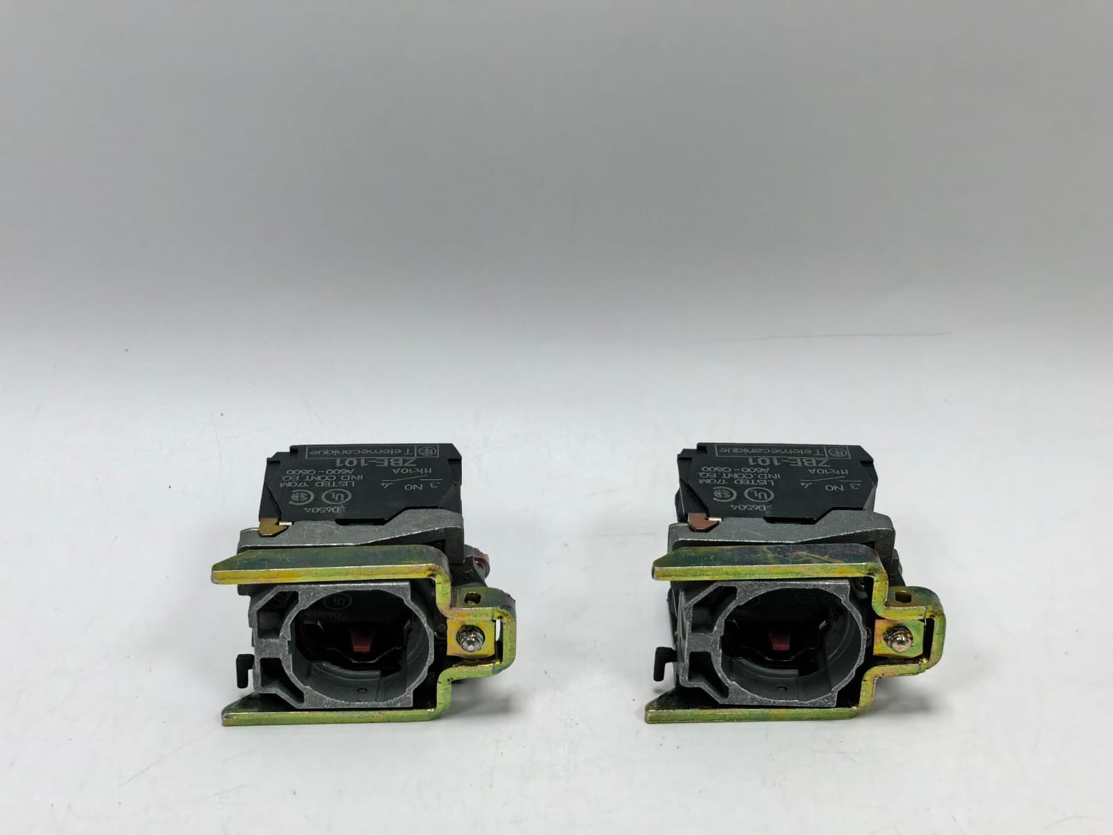 Schneider Electric ZB4 BZ105 TELEMECANIQUE ZB4 BZ105 SINGLE CONTACT BLOCK 3