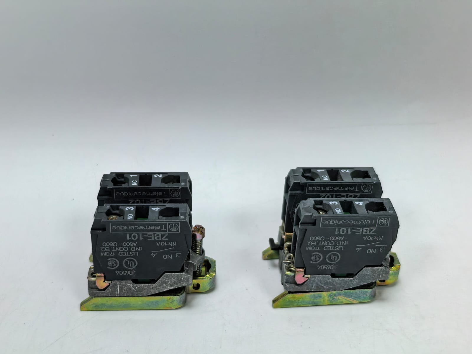 Schneider Electric ZB4 BZ105 TELEMECANIQUE ZB4 BZ105 SINGLE CONTACT BLOCK 4