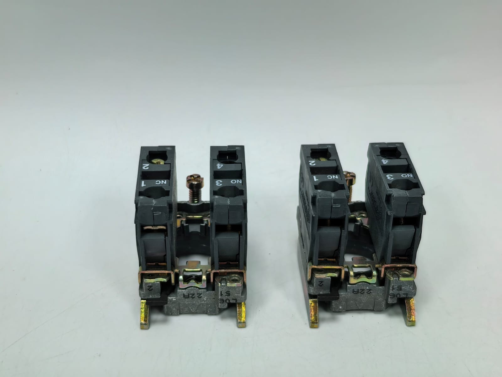 Schneider Electric ZB4 BZ105 TELEMECANIQUE ZB4 BZ105 SINGLE CONTACT BLOCK 5