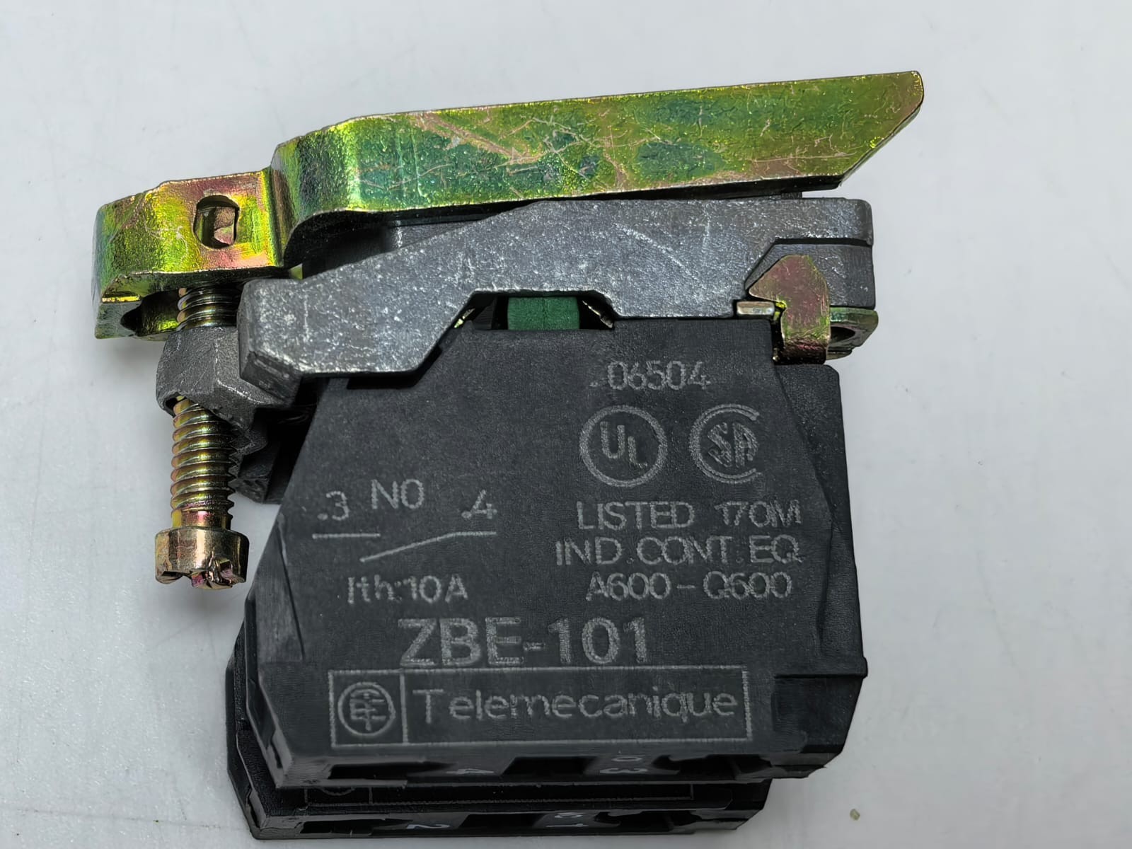 Schneider Electric ZB4 BZ105 TELEMECANIQUE ZB4 BZ105 SINGLE CONTACT BLOCK 8