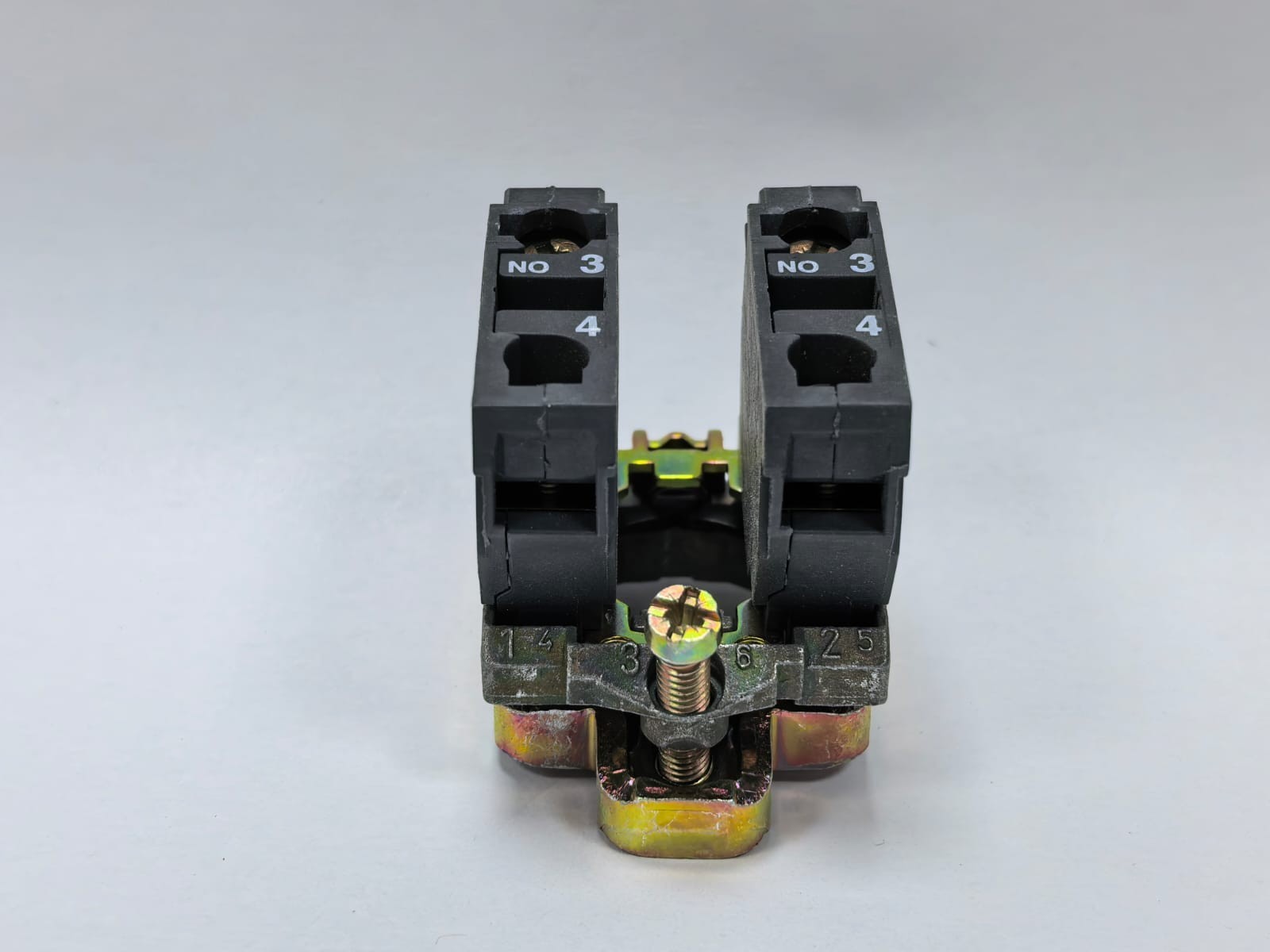 Schneider Electric ZB4 BZ103 TELEMECANIQUE ZB4 BZ103 CONTACT BLOCK 3