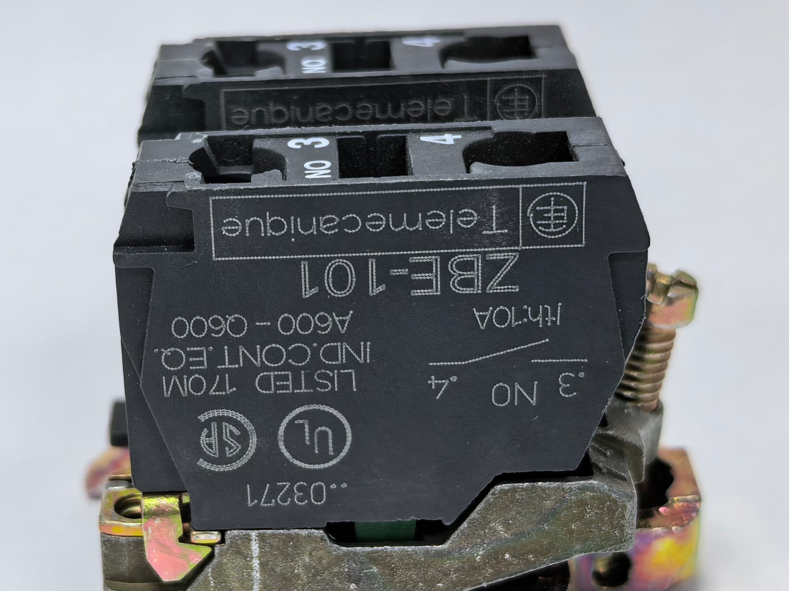 Schneider Electric ZB4 BZ103 TELEMECANIQUE ZB4 BZ103 CONTACT BLOCK 4