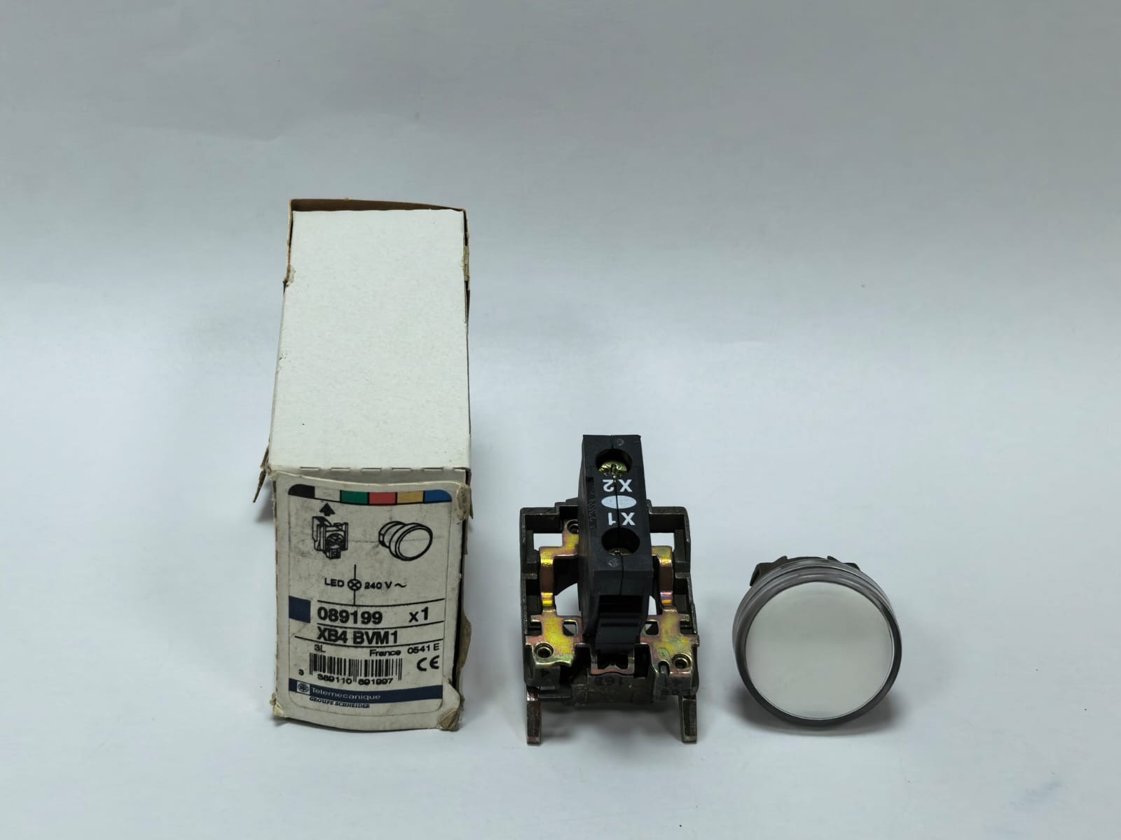 TELEMECANIQUE XB4 BVM1 WHITE PILOT LIGHT INDICATOR