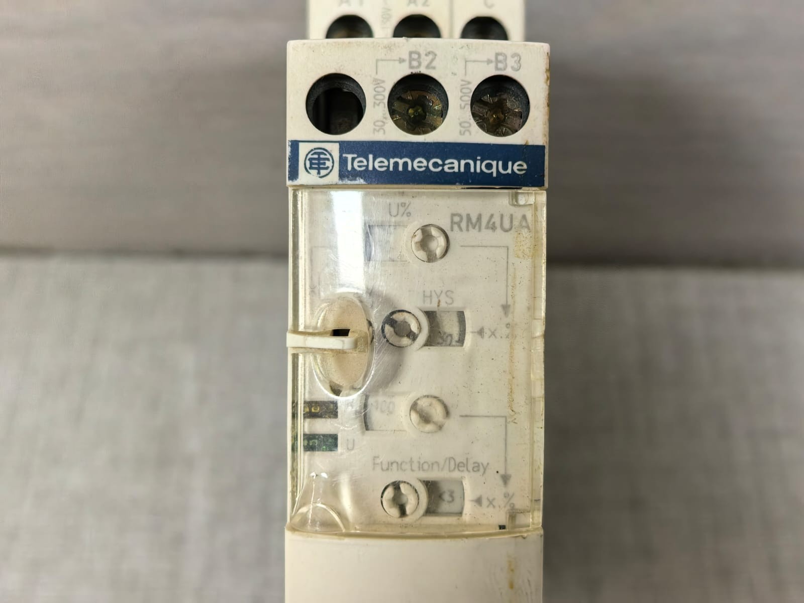 Schneider Electric RM4UA33F TELEMECANIQUE SCHNEIDER ELECTRIC RM4UA33F VOLTAGE MEASUREMENT RELAY 4