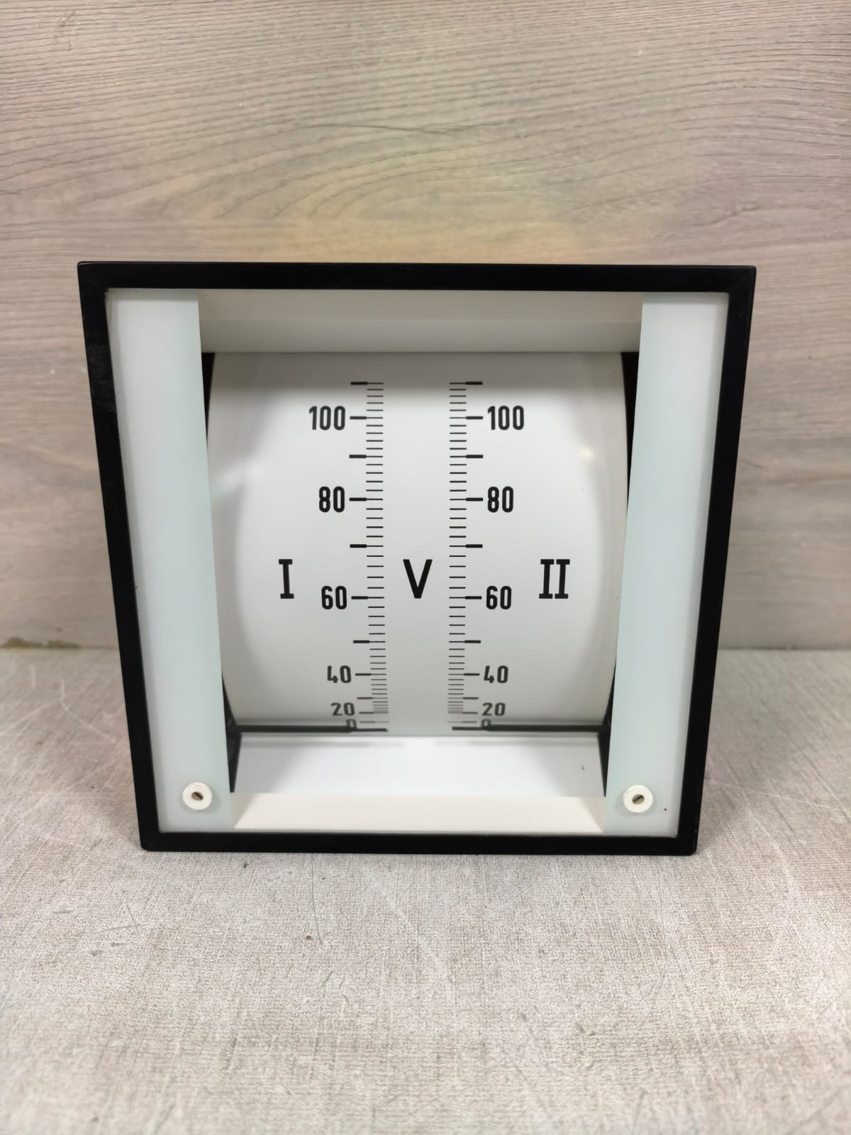 CEWE INSTRUMENT WO-144/2S DOUBLE ANALOG VOLMETER 300V CATII